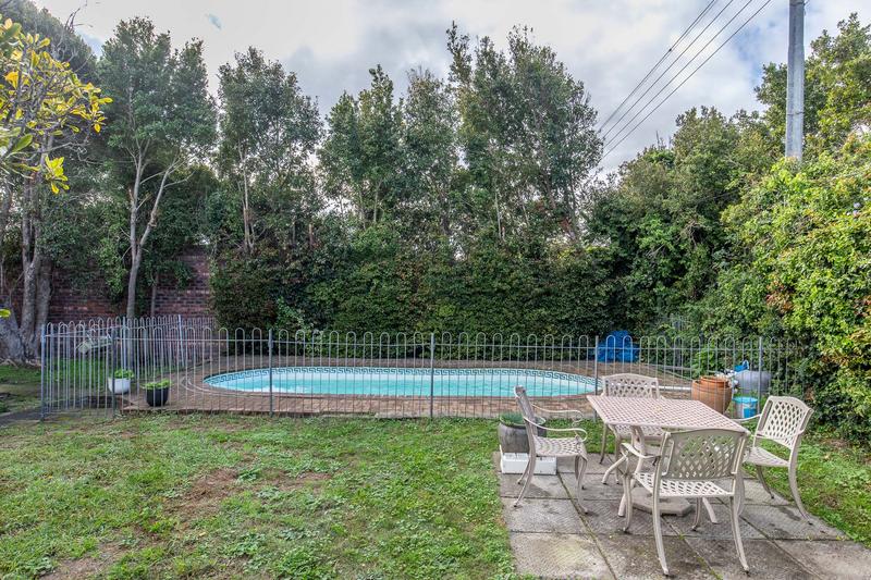 To Let 3 Bedroom Property for Rent in Meadowridge Western Cape